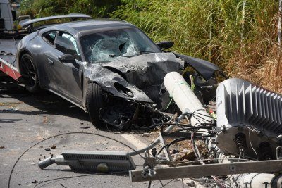 Porsche bate em poste com transformador, na marginal do Anel Rodovi&aacute;rio,  na altura do bairro Cai&ccedil;ara, sentido Vit&oacute;ria. -  (crédito: Gladyston Rodrigues/EM/D.A Press)