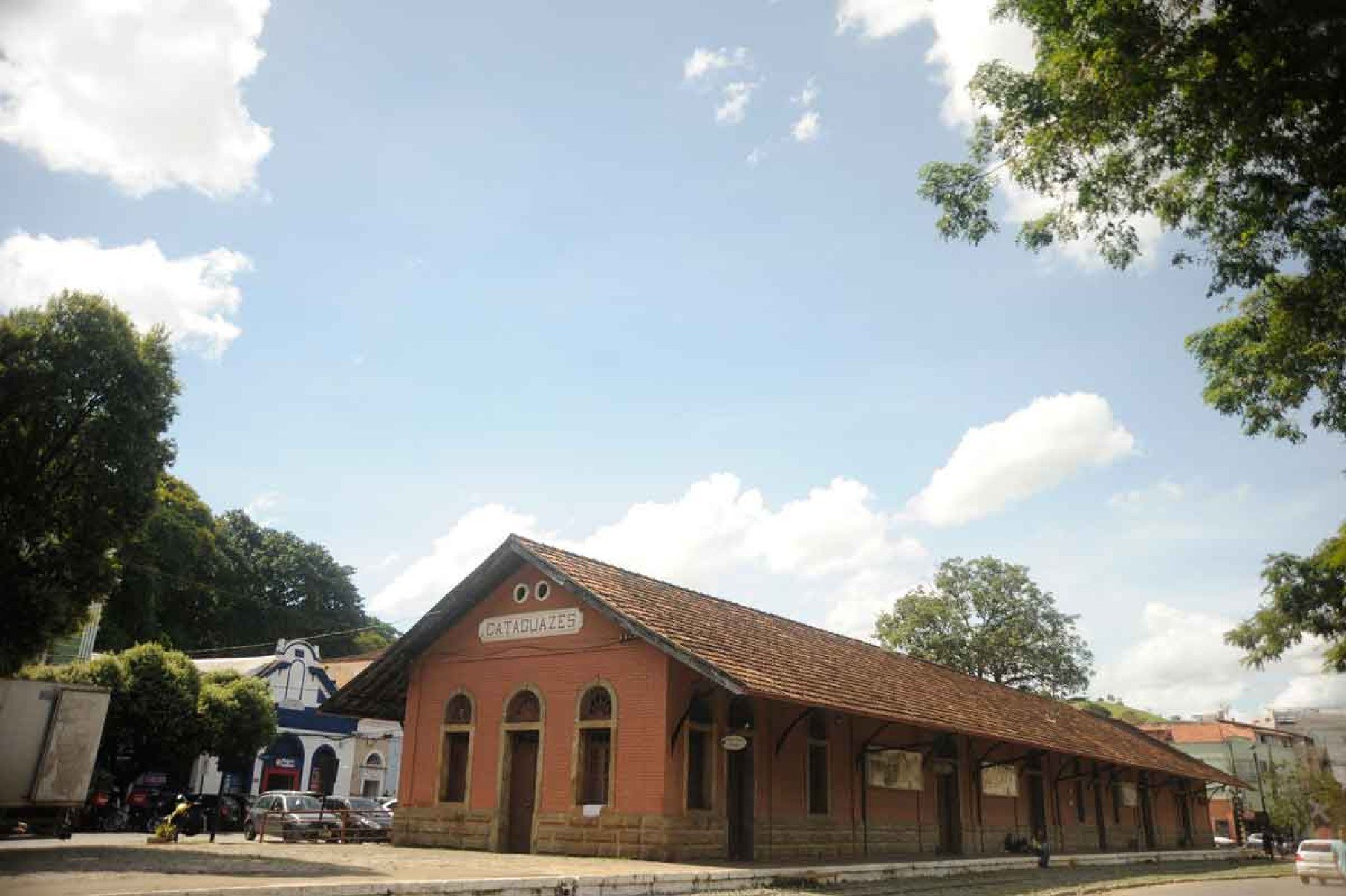 a Antiga Esta&ccedil;&atilde;o Ferrovi&aacute;ria de Cataguases, inaugurada em 1877, fOI Transformada  no Centro Cultural Eva NiL