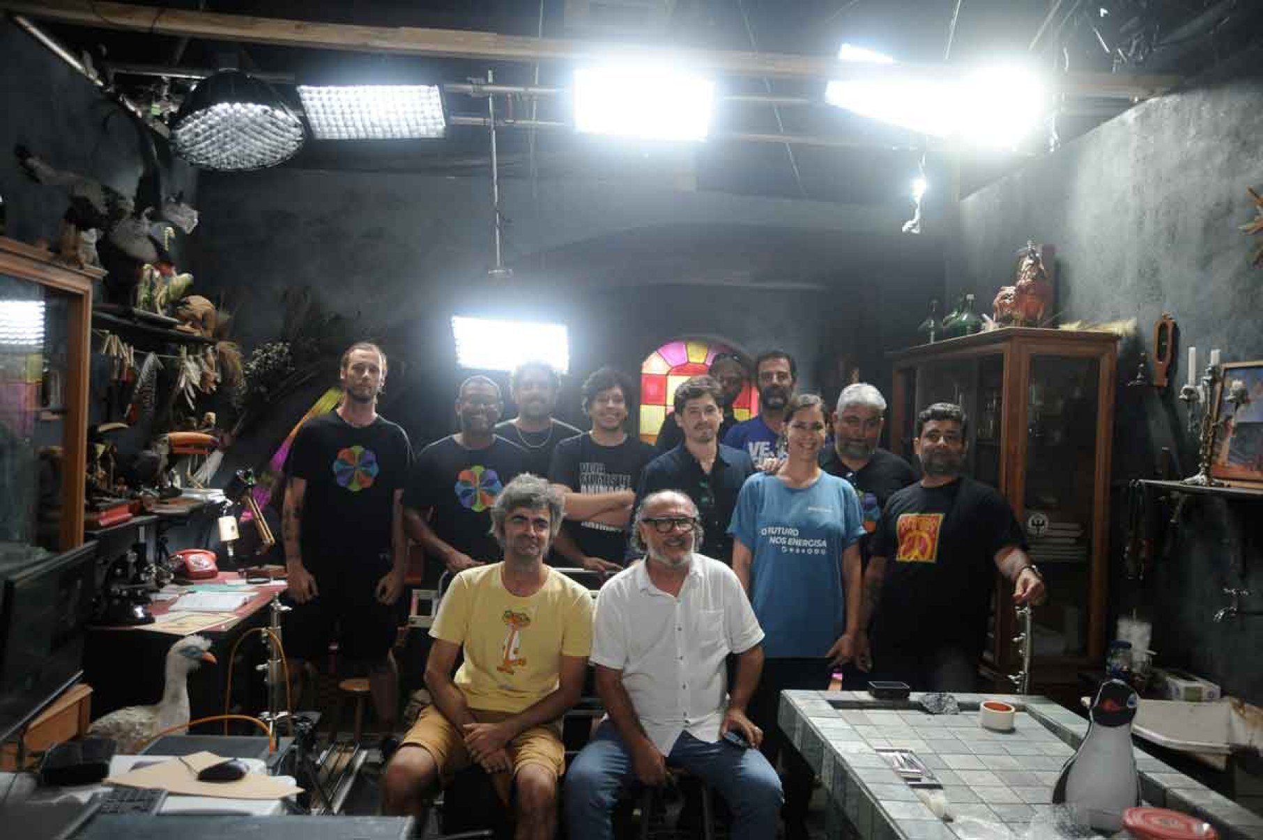 Centro Cultural Humberto Mauro, inaugurado em 30 de abril de 2002:  na foto, C&eacute;sar Piva (de camiseta branca), diretor presidente da Ag&ecirc;ncia  de Desenvolvimento do Animaparque, alunos e colaboradores