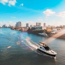 Agência oferece passeios de barco para turistas em Miami - DINO