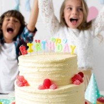 A origem misteriosa do bolo de aniversário com velas que poucos conhecem - Portal Giro 10