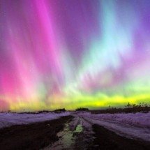O que é a aurora boreal e por que esse fenômeno ilumina o céu com tons de verde, rosa e violeta - Portal Giro 10