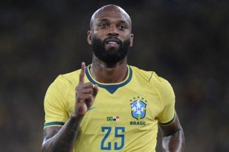Ex-Cruzeiro, Igor Thiago desabafa sobre presença de mãe na Copa: ‘Mulher guerreira’