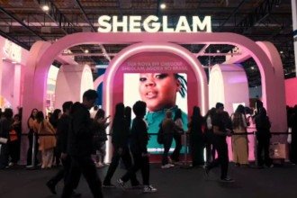 Sheglam e Mari Maria Makeup causam filas em evento de beleza