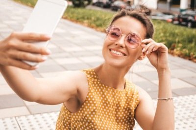 Recompensa imediata e vigilância social ocasionadas pelas postagens favorece estados de ansiedade -  (crédito: halayalex/Magnific)