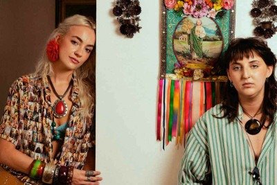 Luiza Carmo e Nina Charnizon comemoram parceria lan&ccedil;ando '20 poemas de amor e uma can&ccedil;&atilde;o desesperada' -  (crédito: Rafaela Urbanin/divulga&ccedil;&atilde;o)