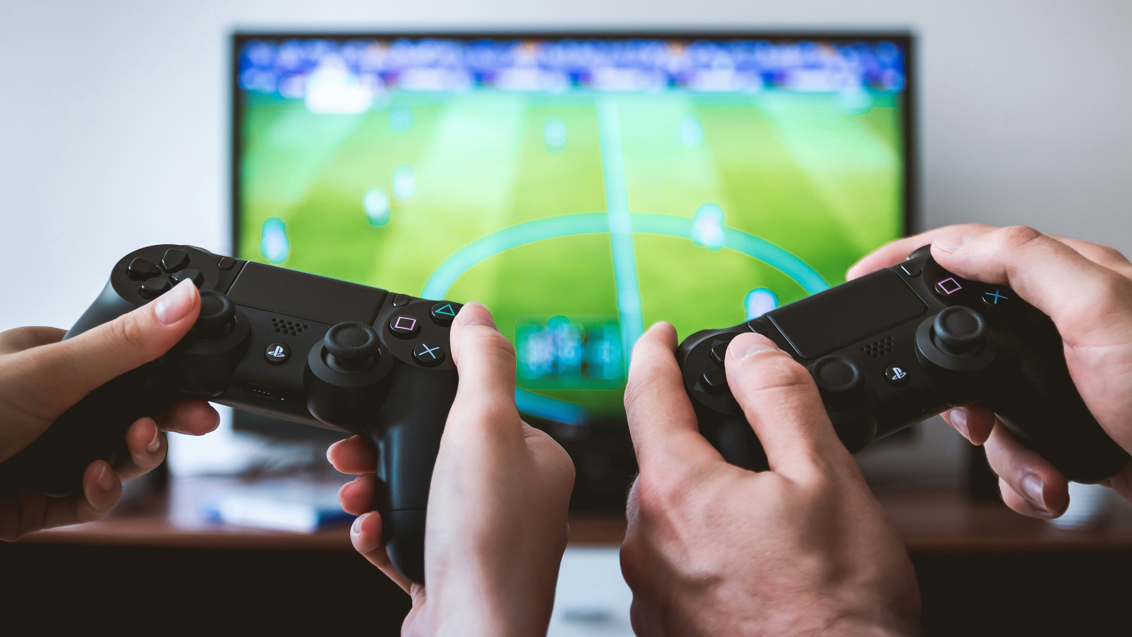 Como montar uma central de jogos na sua sala gastando pouco - Unsplash/ JESHOOTS.COM