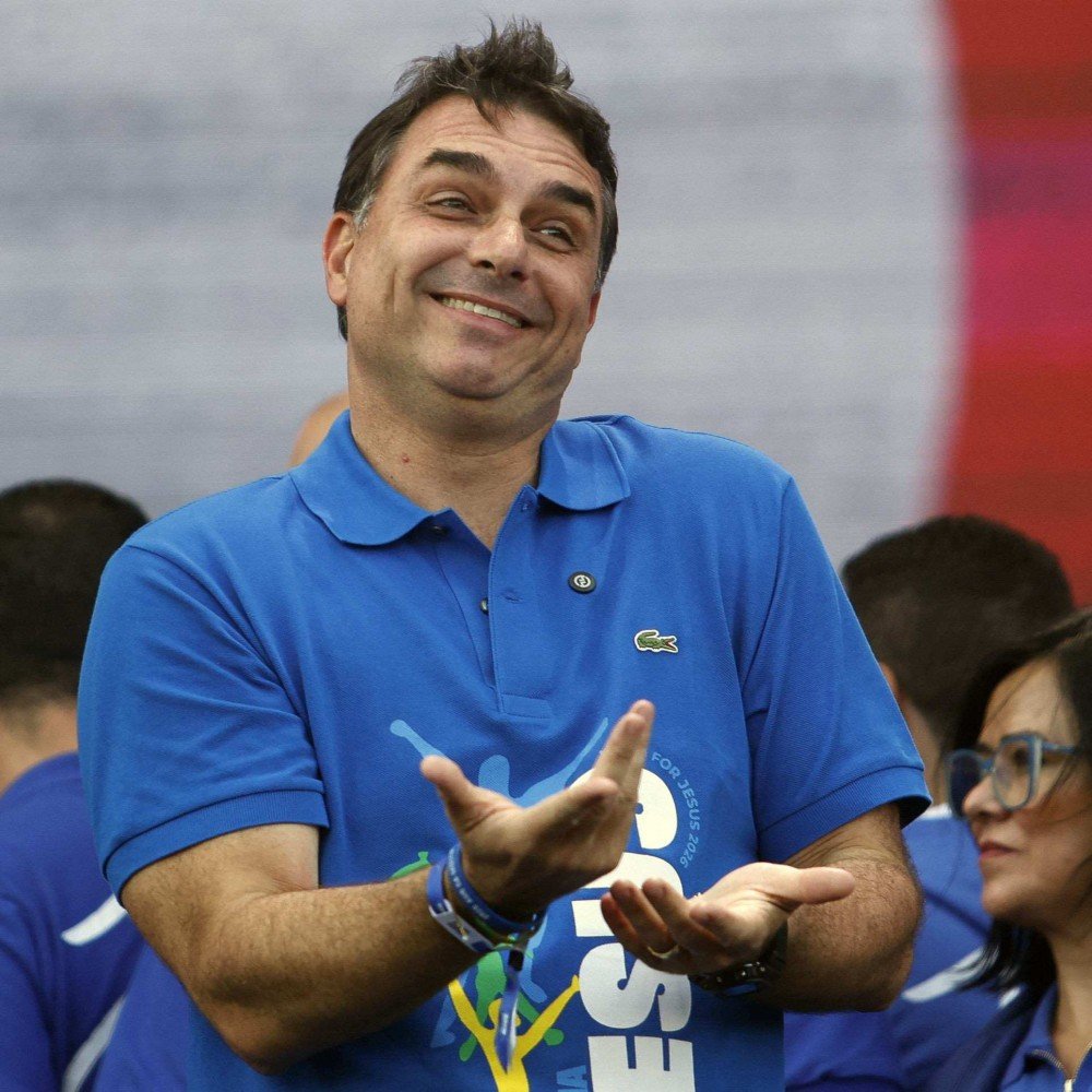 Flávio retoma discurso sobre mulheres em meio à crise com Michelle