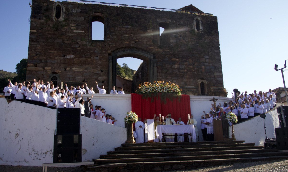 Mais de 100 tapetes de serragem foram confeccionados no Centro Histórico de Sabará para a celebração de Corpus Christi.-Lívia Píramo/Prefeitura de Sabará/divulgação