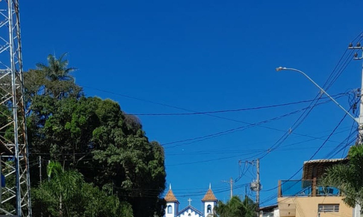 Serragem colorida, borra de café, casca de ovo e palha de arroz deram forma aos tapetes confeccionados pela comunidade -Gustavo Werneck/EM/D.A Press