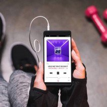 Treinar com sua playlist favorita: neurociência explica como música autosselecionada reduz esforço percebido e melhora a performance física - Portal Giro 10