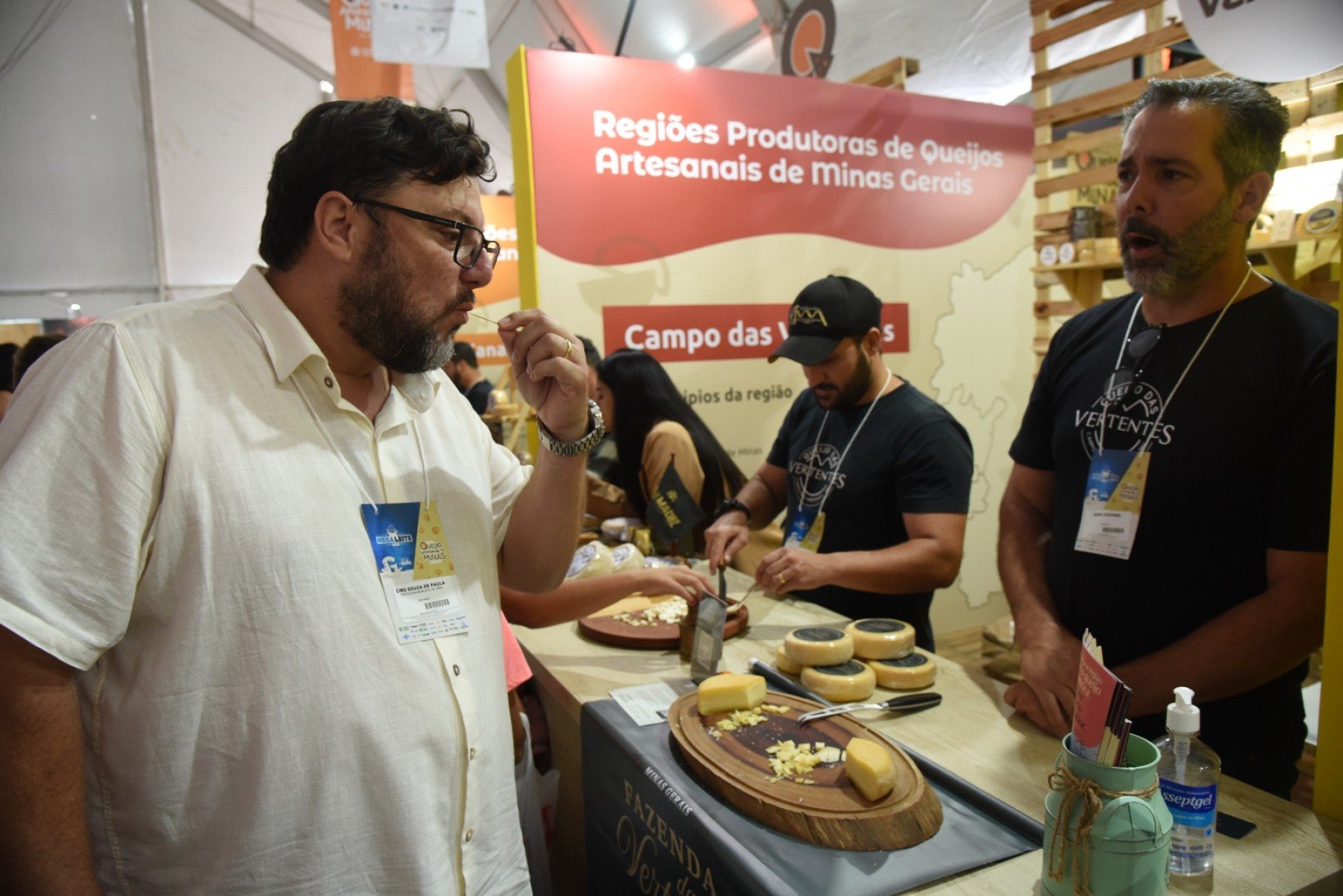 No Brasil, são cerca de 1 milhão de propriedades que trabalham com leite. Evento tem programação variada para receber 100 mil visitantes