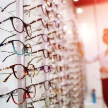Setor óptico cresce 5,2% em 2026 e prioriza margem e mix - DINO