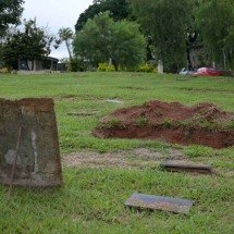 Mais de 5 mil restos mortais deixados em cemitérios de BH - LEANDRO COURI/EM/D.A PRESS