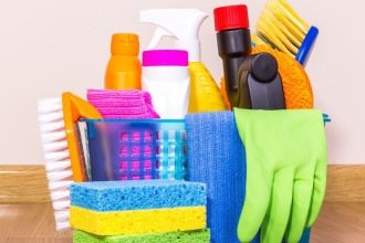 5 soluções de limpeza caseiras e econômicas para o dia a dia