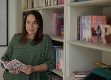 A escritora Paula Pimenta abre a programação do Festival Literário Internacional de Minas Gerais, neste domingo, às 15h -  (crédito: Leandro Couri/EM/D.A Press)