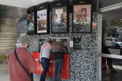 Caso a sele&ccedil;&atilde;o brasileira avance para as etapas eliminat&oacute;rias, o cinema confirmou que continuar&aacute; as transmiss&otilde;es. -  (crédito: T&uacute;lio Santos/EM/D.A Press)