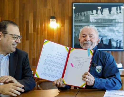 Presidente da República, Luiz Inácio Lula da Silva, durante a assinatura da sanção da CNH Brasil, na Granja do Torto, em 5 de junho de 2026. -  (crédito: Ricardo Stuckert/PR)