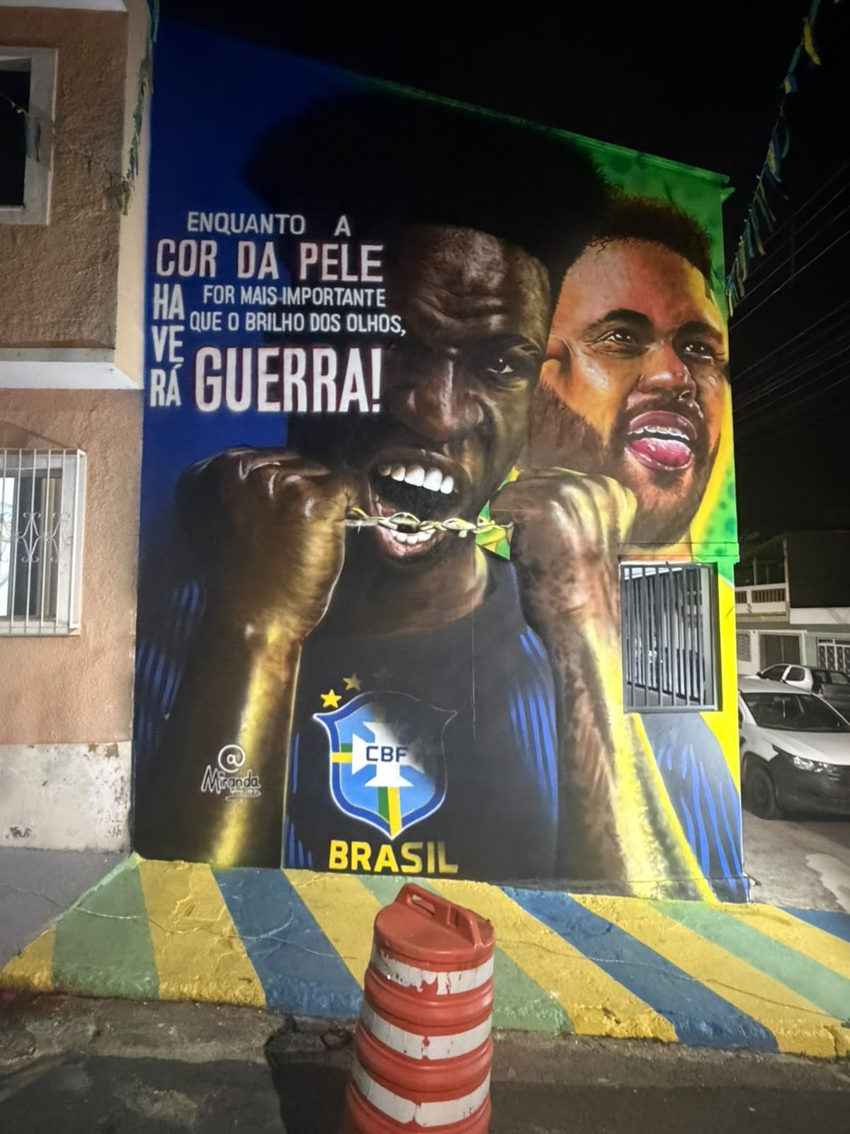 A escolha acabou recaindo sobre Neymar, que passou a integrar a obra ao lado de outros elementos relacionados &agrave; Sele&ccedil;&atilde;o Brasileira