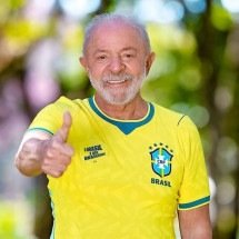 Lula posta foto com camisa da Seleção: 'O Brasil é dos brasileiros' - Ricardo Stuckert/PR