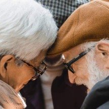 Pesquisa com idosos no Brasil associa hábito de temperar a mais à mesa a padrões de saúde e estilo de vida - Portal Giro 10