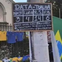 Quem vende mais, Lula ou Bolsonaro? Vendedor cria 'Data-toalha' - Reprodução/Instagram