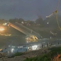 Ponte de R$ 36 mi desaba no Acre 2 anos após inauguração e deixa quatro feridos - Janelão/Reprodução