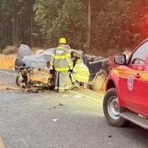 Batida entre dois carros deixa um morto e quatro feridos em MG - CBMMG