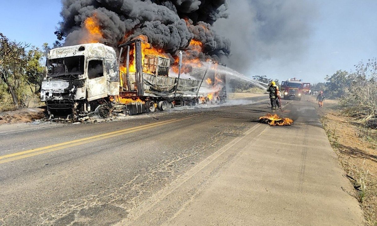 Por causa da elevada carga de inc&ecirc;ndio provocada pela borracha transportada, foi necess&aacute;ria a interdi&ccedil;&atilde;o da BR-365