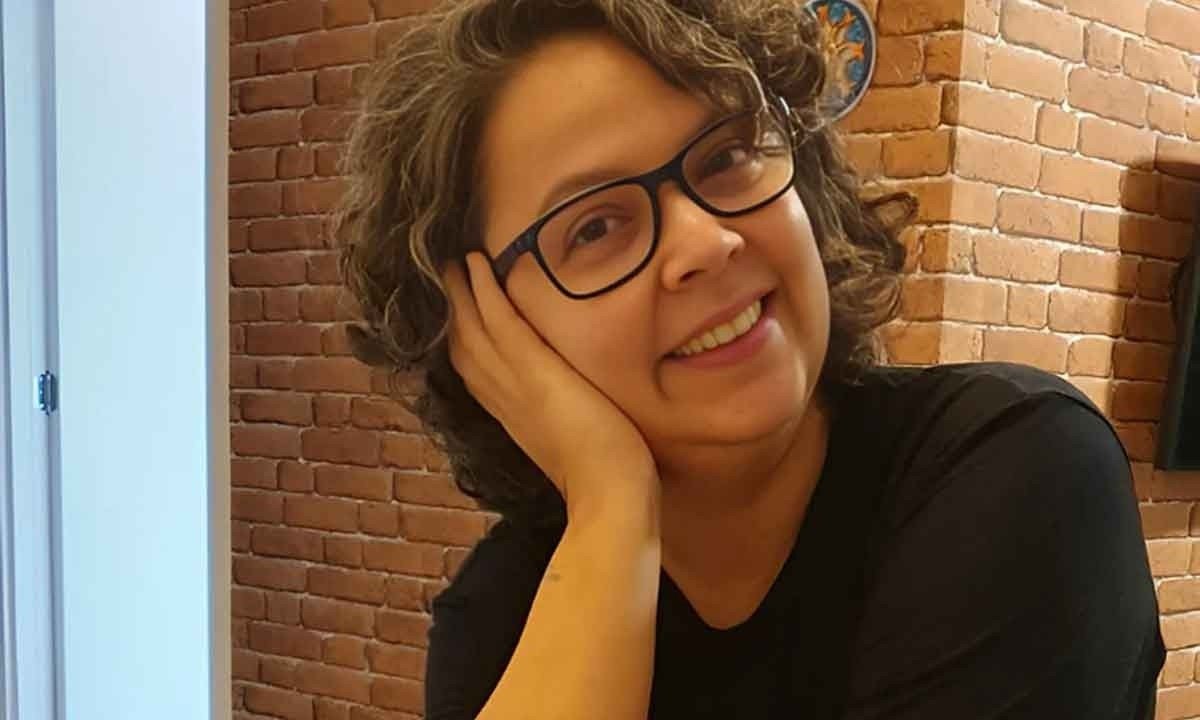 Carol Tavares, criadora do projeto "Ch&aacute; pra qu&ecirc;?!"