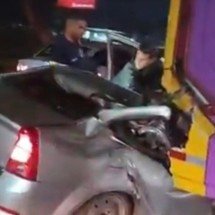 Casal morre em colisão entre carro e ônibus na Avenida Brasil, no Rio - Tupi