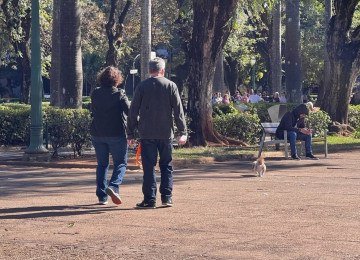 Entre quinta e sexta-feira, uma nova frente fria deve provocar aumento da nebulosidade e leve queda nas máximas em BH -  (crédito: Edesio Ferreira/EM/D.A.Press)