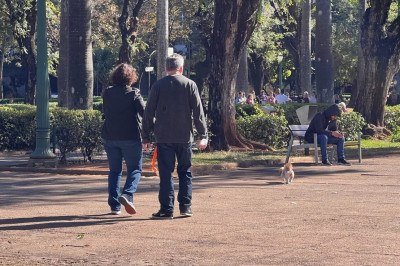 Entre quinta e sexta-feira, uma nova frente fria deve provocar aumento da nebulosidade e leve queda nas máximas em BH -  (crédito: Edesio Ferreira/EM/D.A.Press)