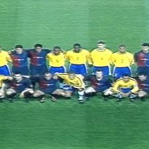 Brasil x Barcelona reuniu estrelas do futebol mundial, teve dupla dos sonhos em campo e falha de goleiro artilheiro - No Ataque Internacional