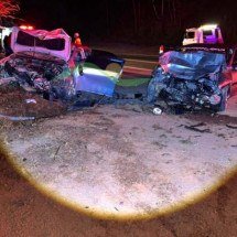 Acidente na BR-116 deixa três mortos e idoso preso às ferragens - Reprodução/Redes sociais