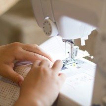Preço de conserto de roupas varia até 166% em BH - Unsplash
