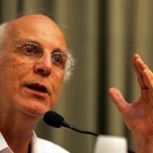 Padre Júlio Lancelotti recebe título de Professor Honoris Causa na UFJF - HELVIO ROMERO