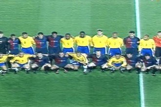 Brasil x Barcelona reuniu estrelas do futebol mundial, teve dupla dos sonhos em campo e falha de goleiro artilheiro