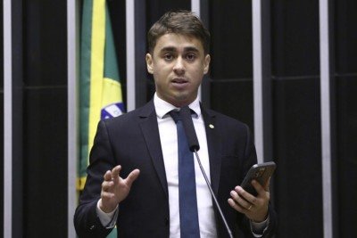 O dia em que Nikolas virou chacota da esquerda e ‘frouxo’ na direita -  (crédito: Foto: Vinicius Loures/Câmara dos Deputados)