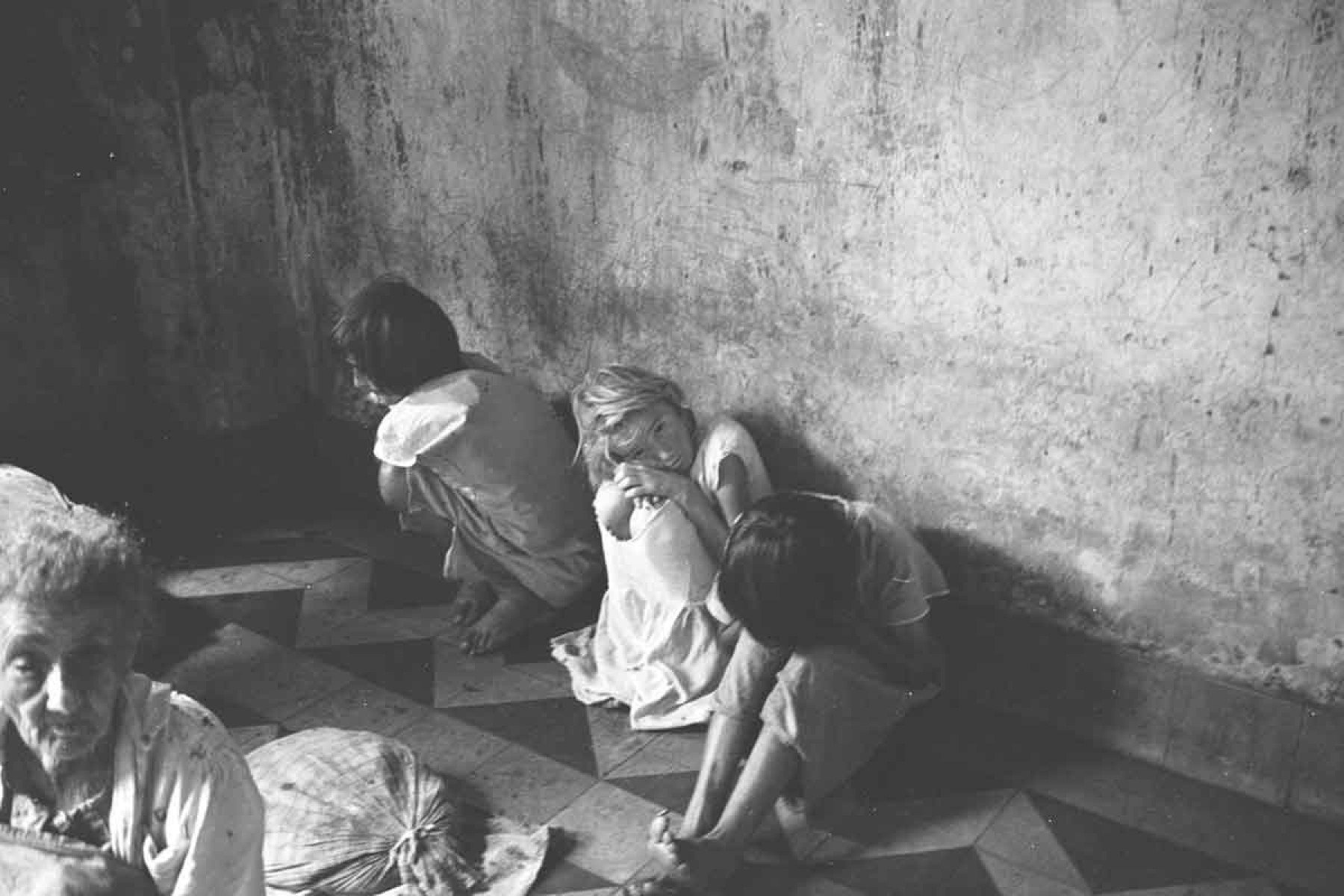 Em meio &agrave; viol&ecirc;ncia sistem&aacute;tica, o sofrimento das mulheres dentro do Hospital Col&ocirc;nia se estendia aos seus filhos, tratados como "ref&eacute;ns institucionais" ou doados ilegalmente  