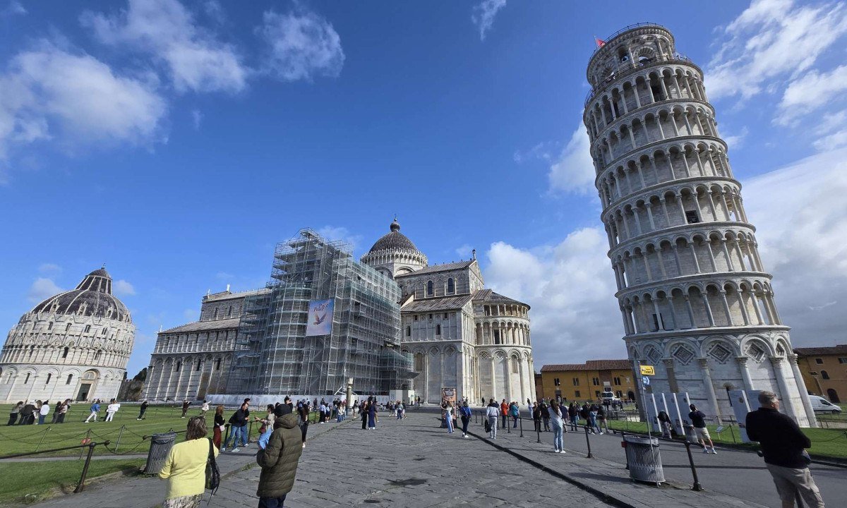 Excurs&otilde;es do navio oferecem uma degusta&ccedil;&atilde;o a Regi&atilde;o da Toscana. Como a torre inclinada em Pisa