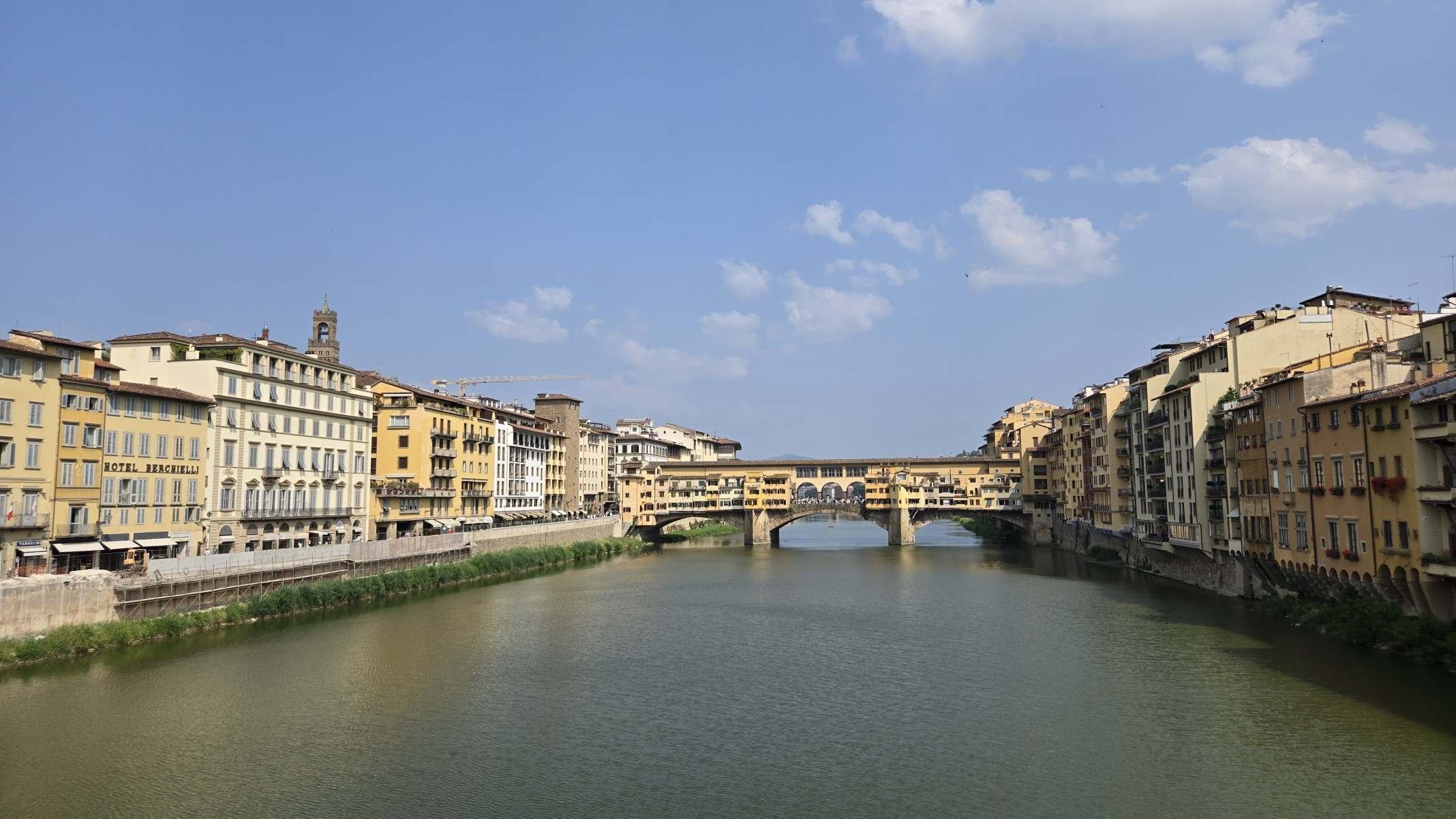 A Ponte Vecchio (Ponte Velha) é o cartão-postal mais famoso de Florença, na Itália, cruzando o rio Arno no seu ponto mais estreito-Carlos Altman/EM