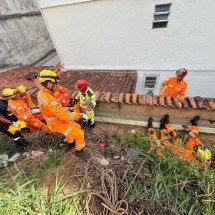 Trabalhador é soterrado durante obra em Juiz de Fora  - CBMMG