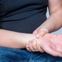 Mãos e pés formigando com frequência? Entenda as possíveis causas, dos problemas simples às doenças mais sérias - Portal Giro 10