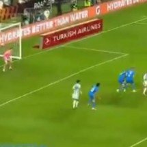 Concorrente de reforço do Cruzeiro para vaga na Copa faz gol após jogada confusa; veja - No Ataque Internacional