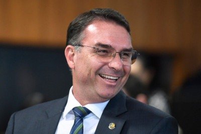 Fl&aacute;vio Bolsonaro celebrou a vit&oacute;ria da extrema-direita na Col&ocirc;mbia -  (crédito: Foto: Edilson Rodrigues/Ag&ecirc;ncia Senado)