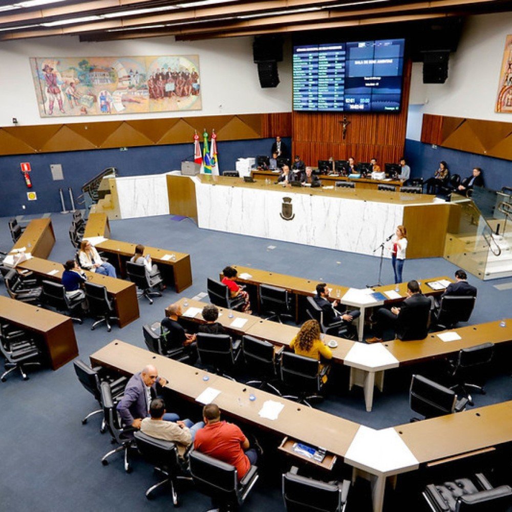 Câmara aprova uso de IA em serviços públicos em BH