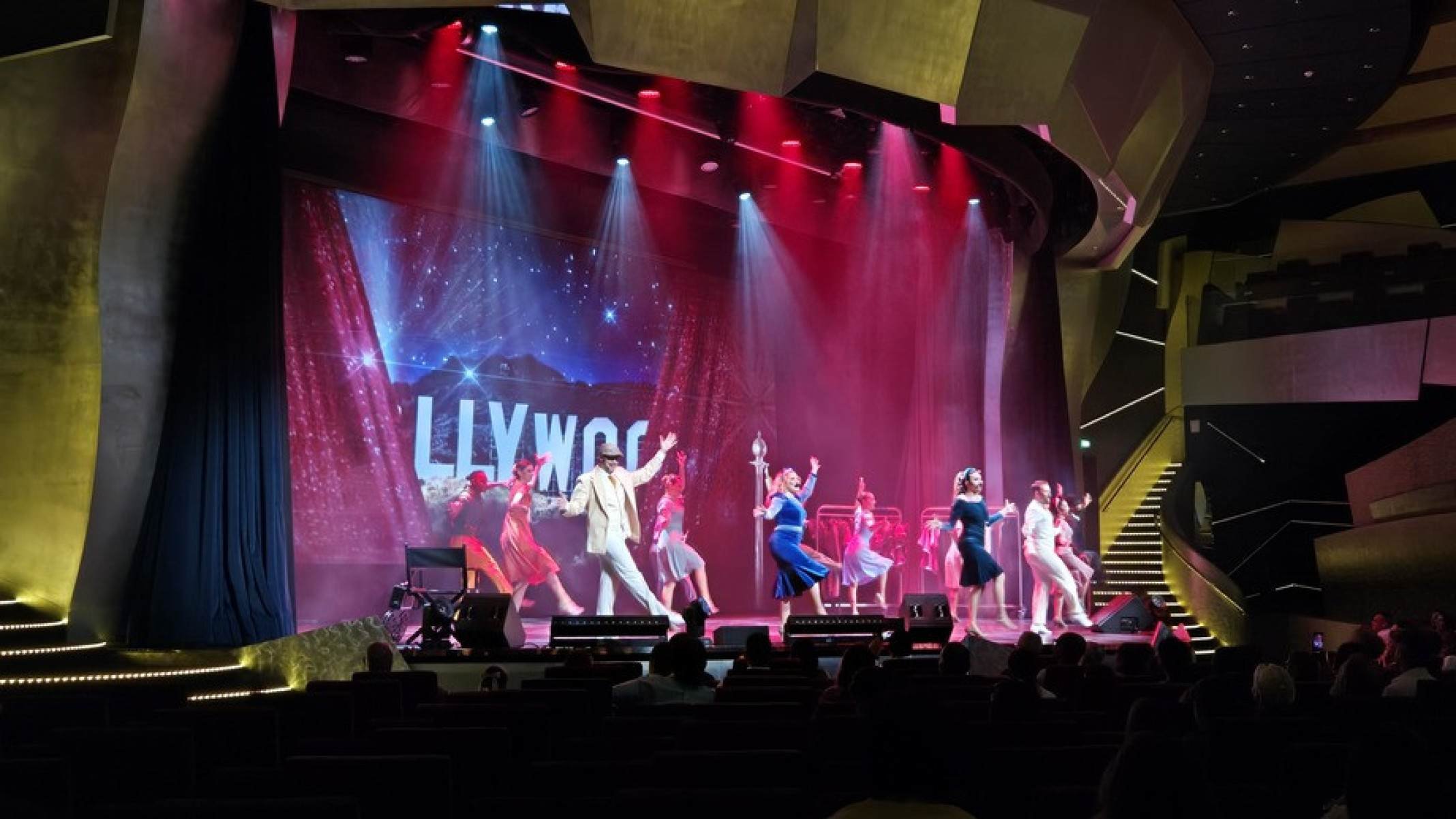 Todos os dias, o grande teatro oferece shows e musicais estilo Broadway -Carlos Altman/EM