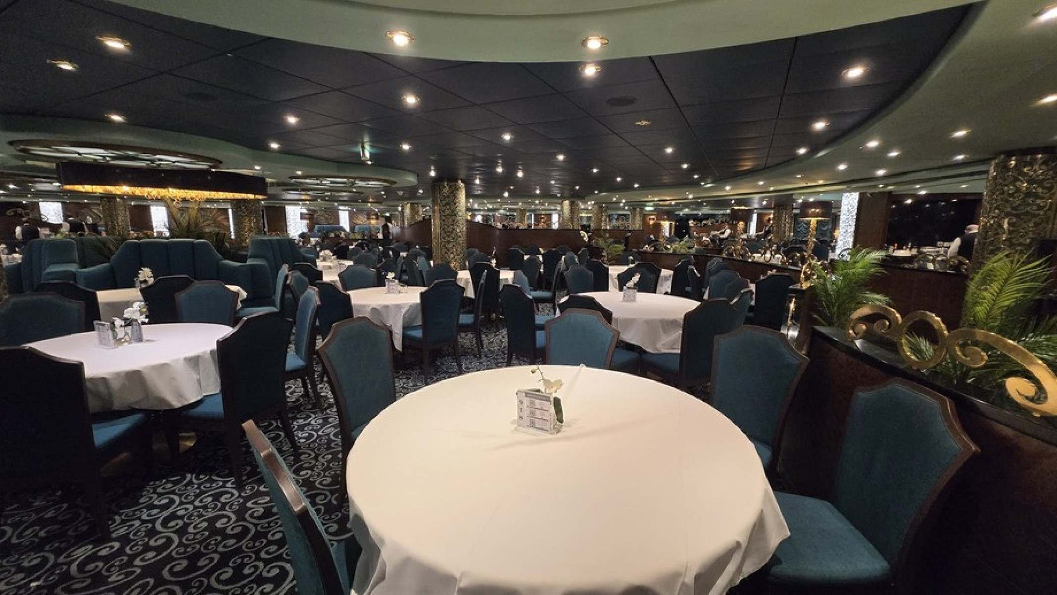 O Villa Verde é o principal restaurante à la carte localizado na popa do navio-Carlos Altman/EM
