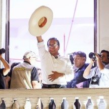 Sánchez lidera por margem mínima no Peru; resultado pode demorar semanas - Connie FRANCE/AFP       